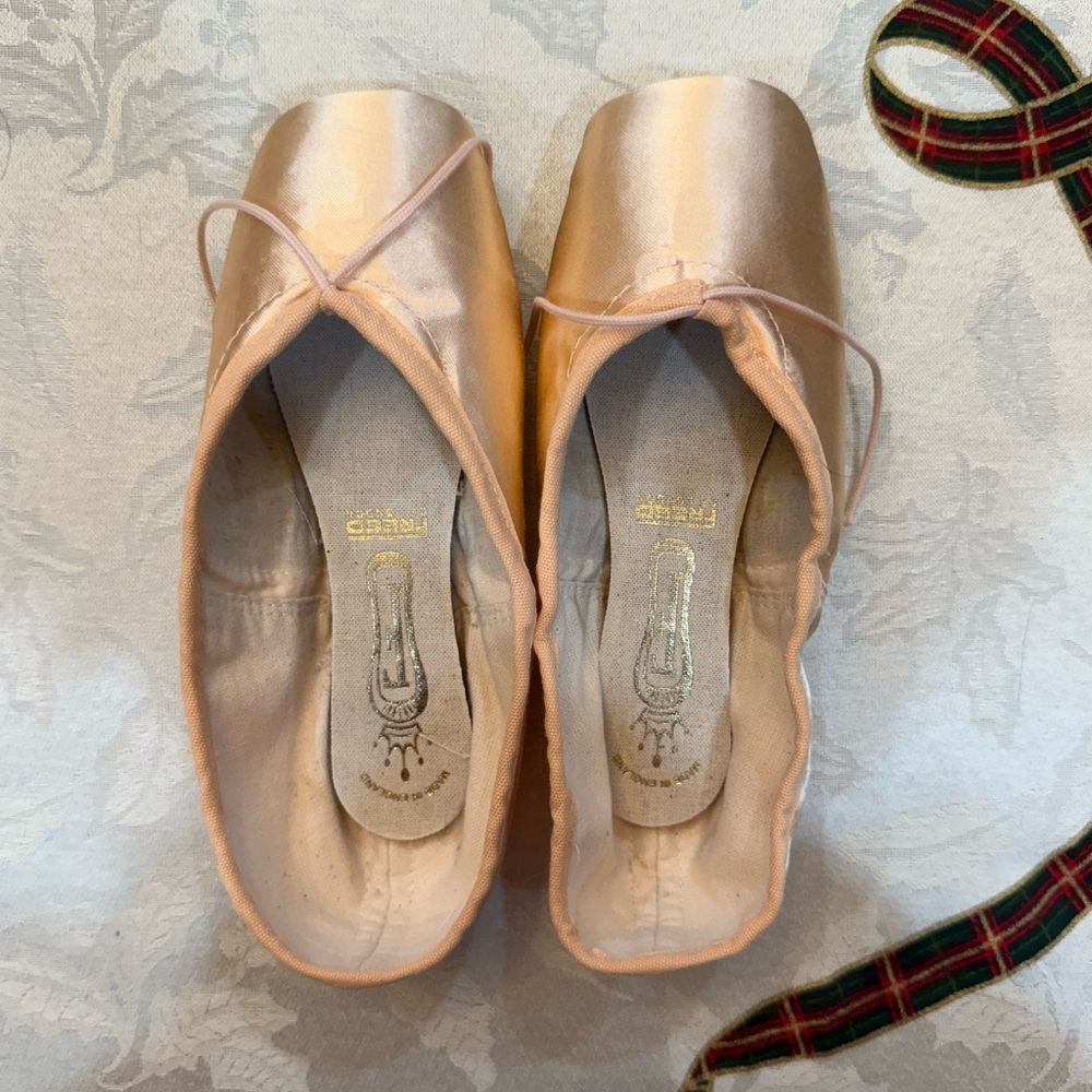 DV Wing Freed of London Pointe Shoes